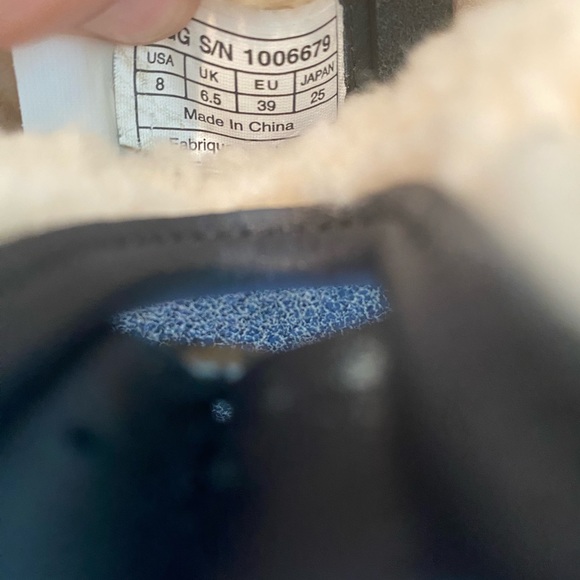 Women’s UGG Chancery Boots softly worn only once! Perfect condition. - Picture 5 of 6